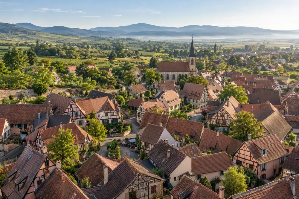 Paysage alsacien vu du ciel, avec village et campagne